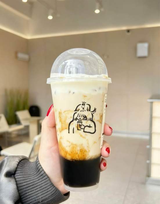 当一杯奶茶，成了你的“痛茶”：在喜茶的杯贴上，我画下了整个世界